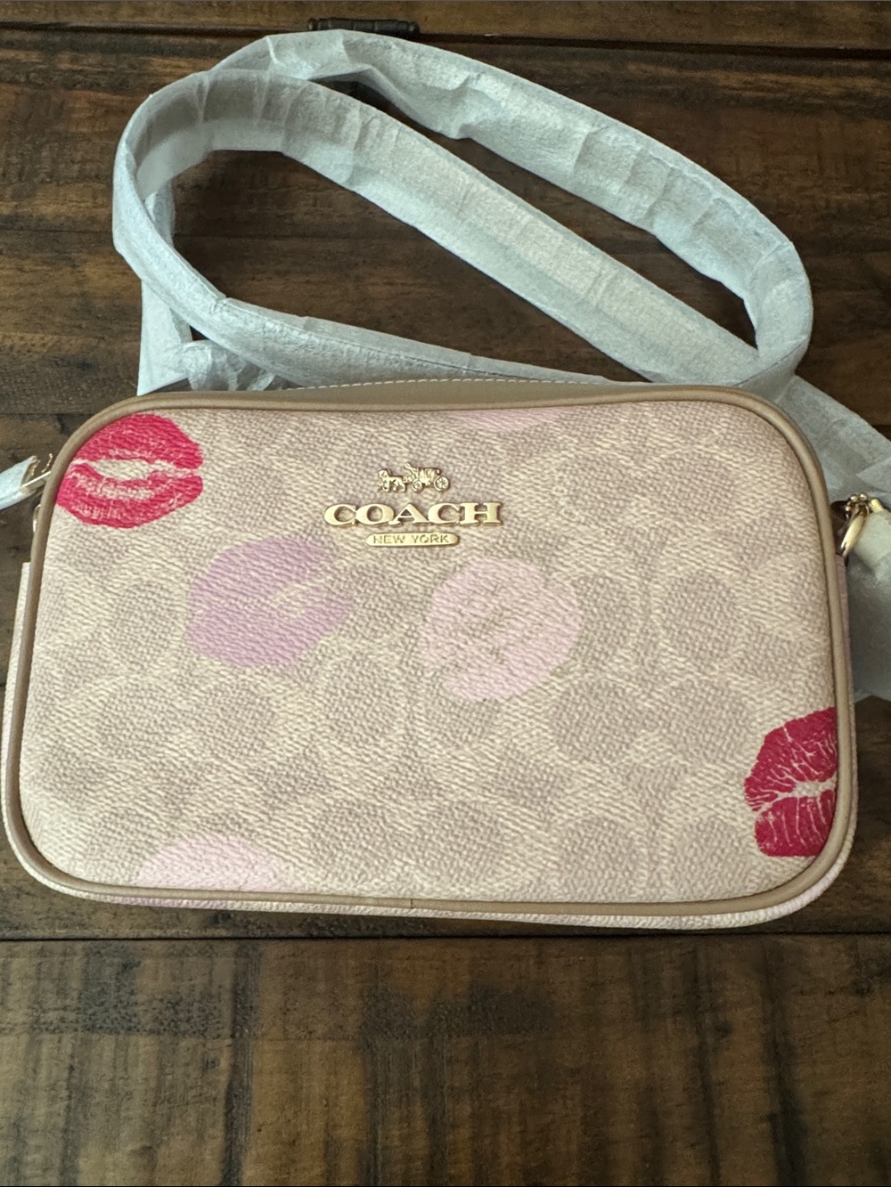 NWT Coach Mini Jamie Camera Bag in Signature Canvas with Lips Print